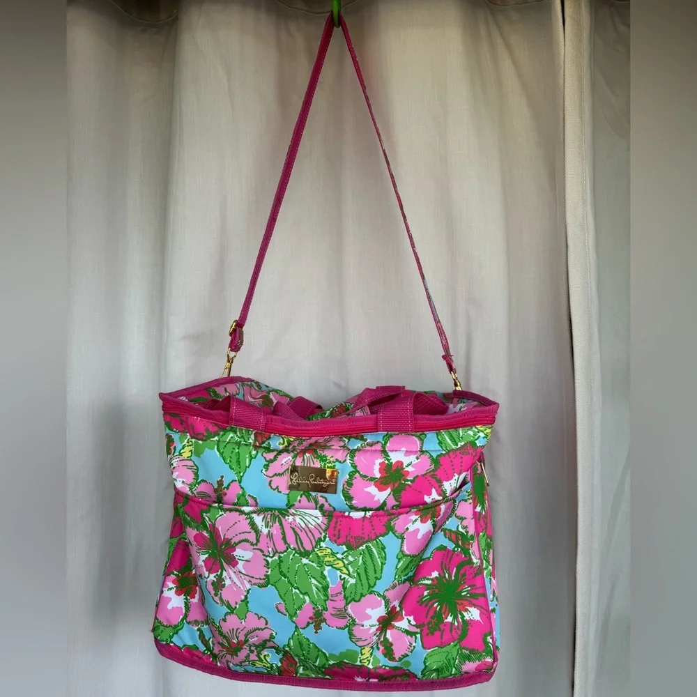 Lilly Pulitzer Big Flirt large picnic style cooler.
